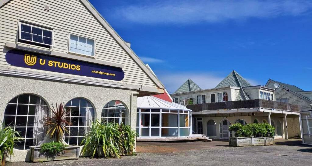 U Studios Paraparaumu, SureStay Collection Best W