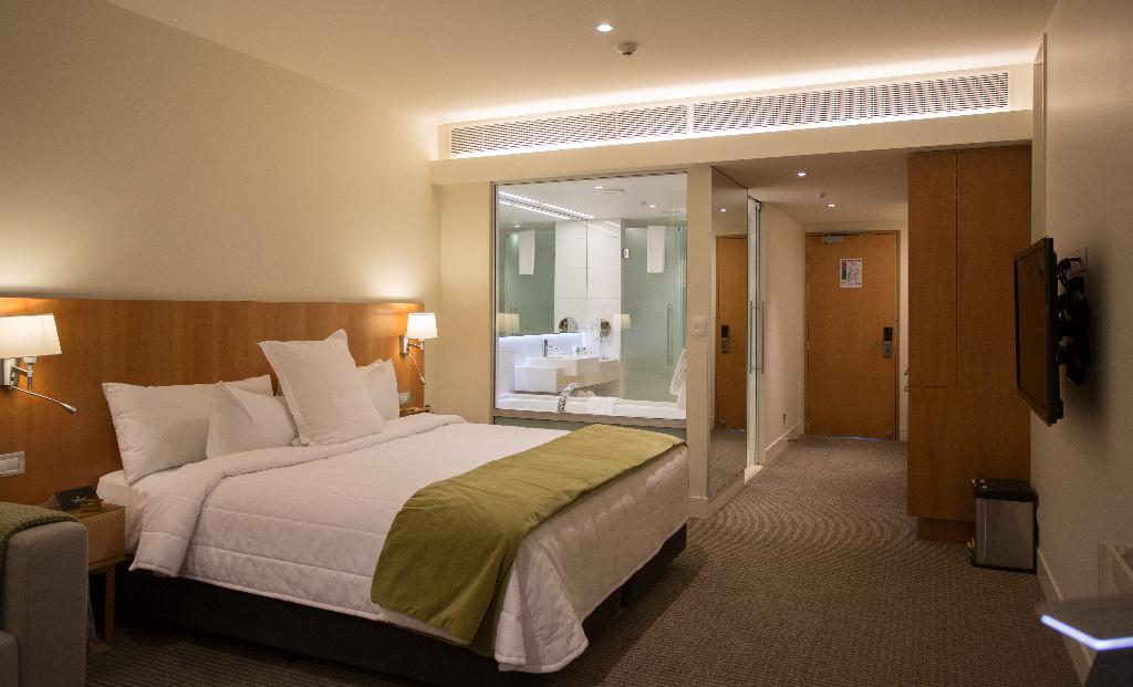 Commodore Airport Hotel