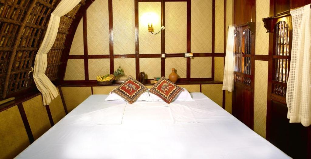 Spice Coast Houseboat, A CGH Earth Experience