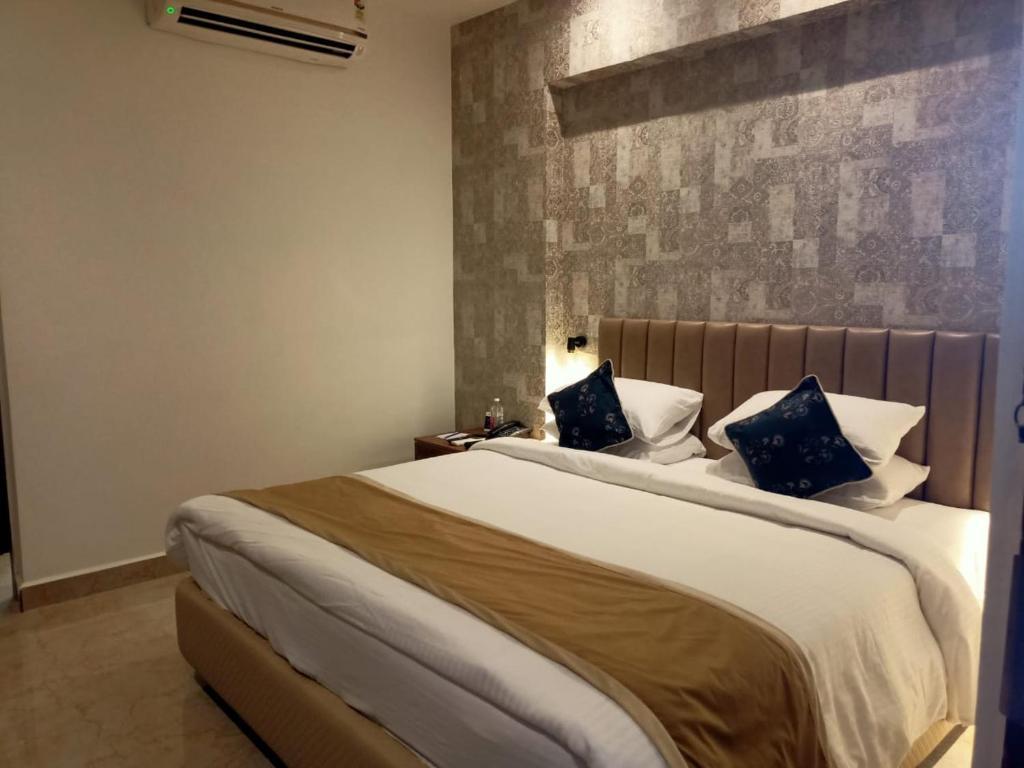 Grand Continent Hotel Gachibowli, US Consulate