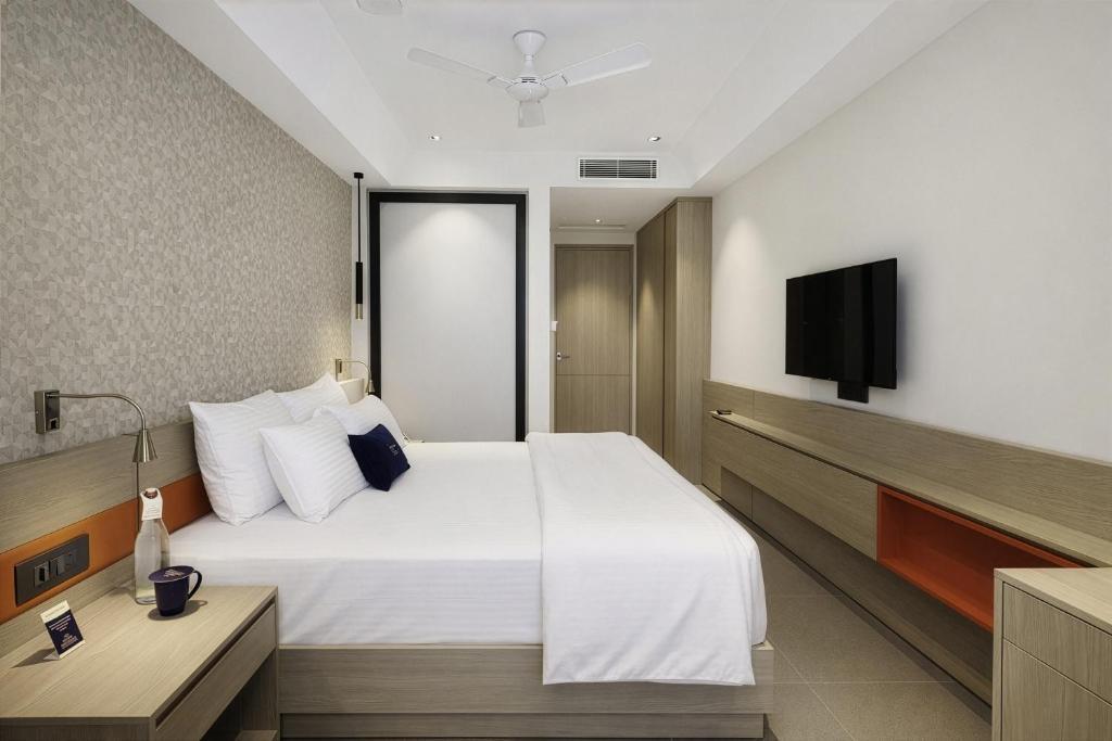 Grand Continent Hotel, Near Sector 44, Gurugram