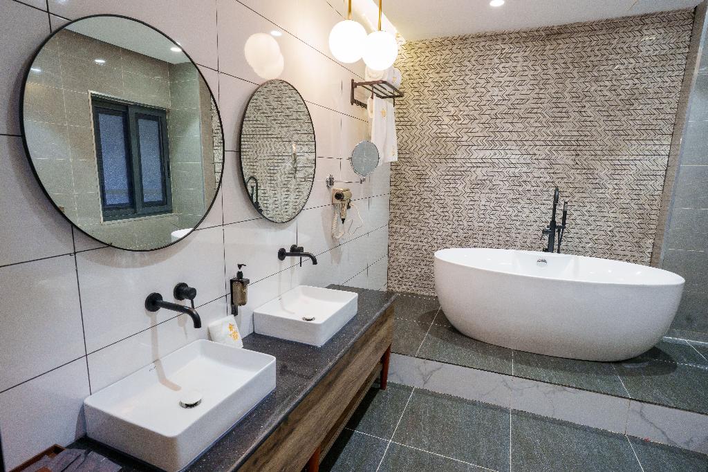 Vora Addis Hotel