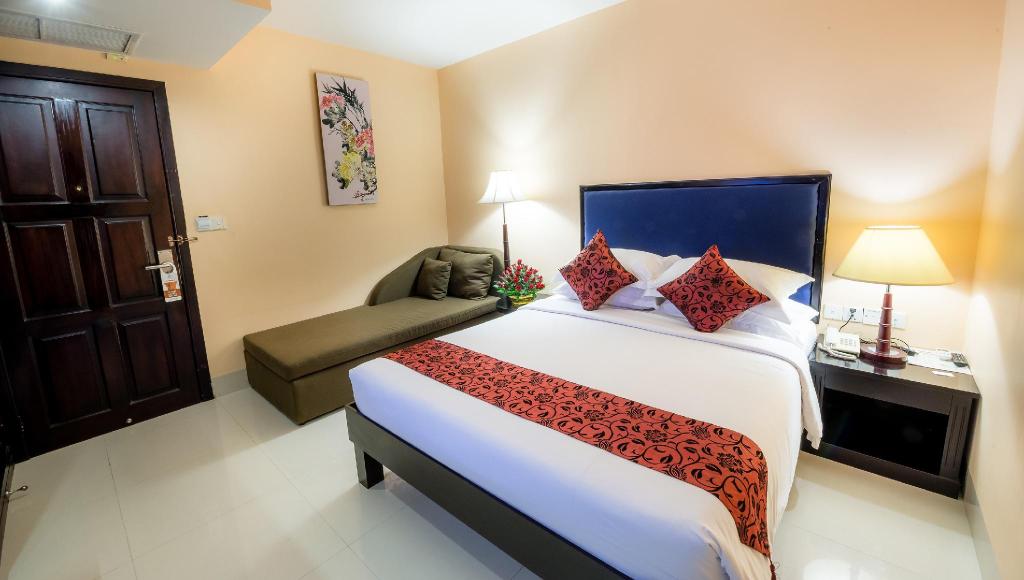 Almond Hotel Sothearos