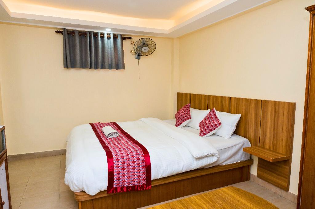 Rightway Hotel & Restaurant