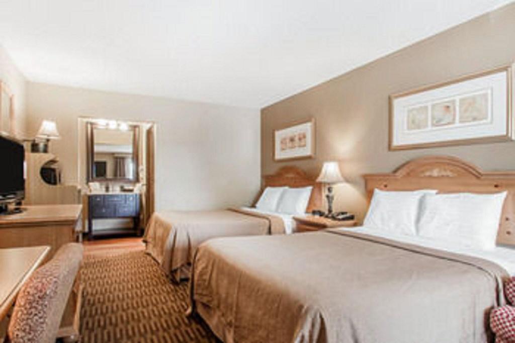 Quality Inn Us65 & E Battlefield Rd Springfield