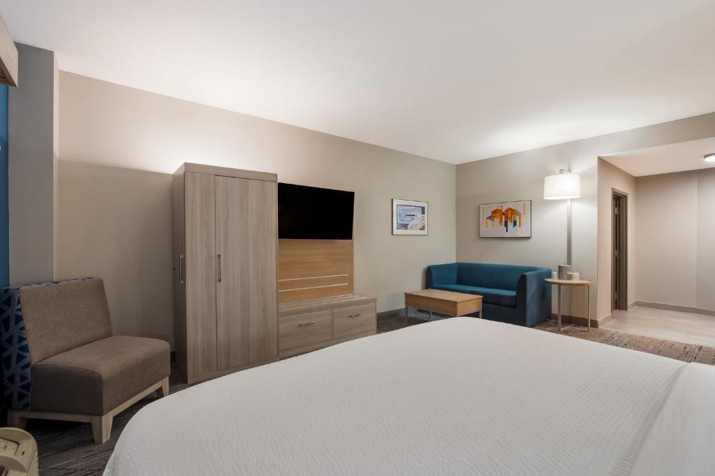 Holiday Inn Express Suites Lexington