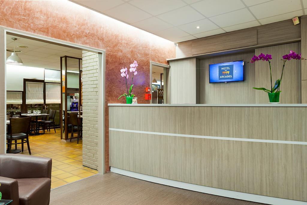 Hotel Des Arcades De Cachan