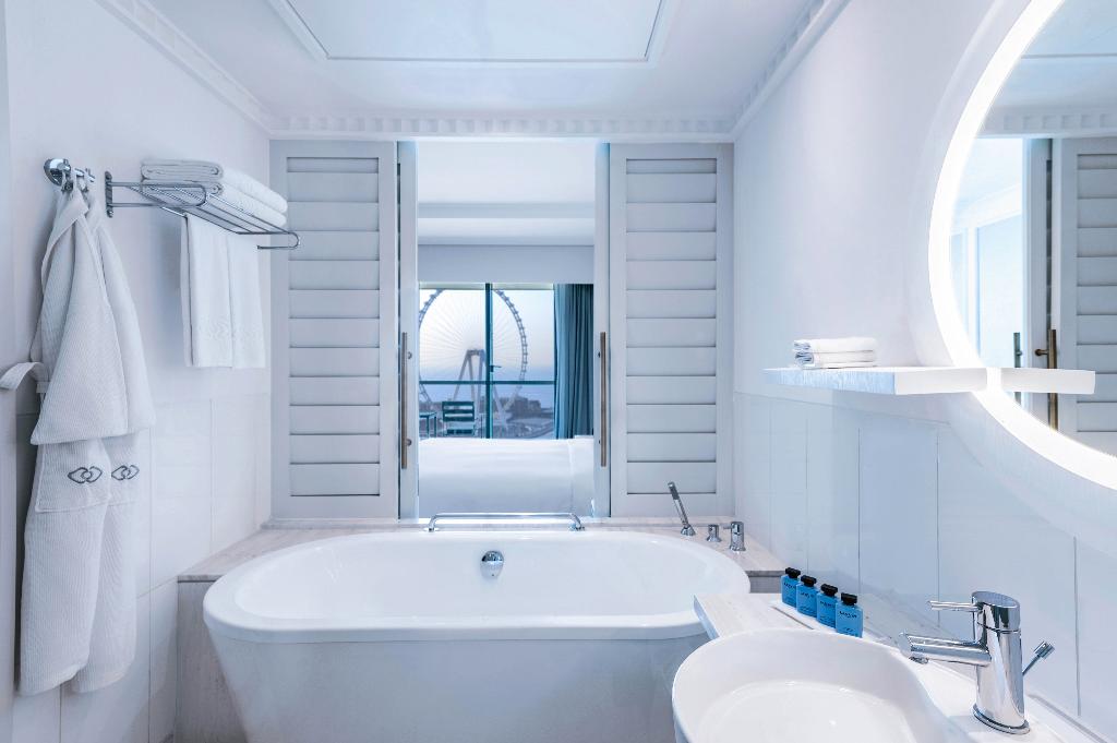 Luxury Room, 1 King Bed, Seaview, Pool Access, Balcony photo 1