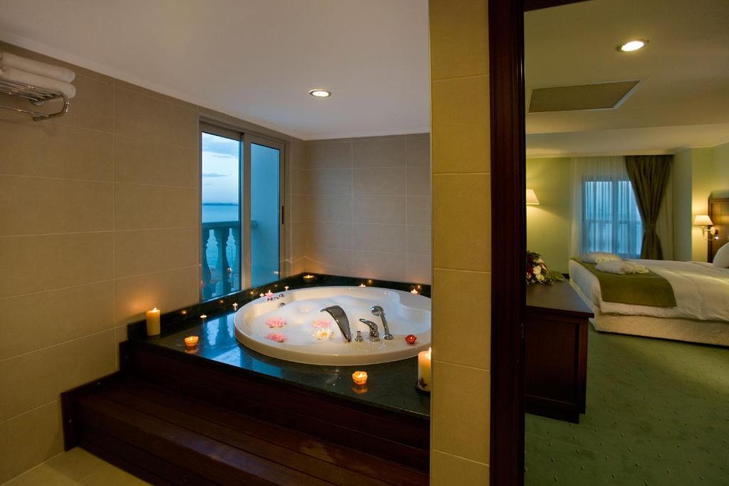 Crowne Plaza Antalya