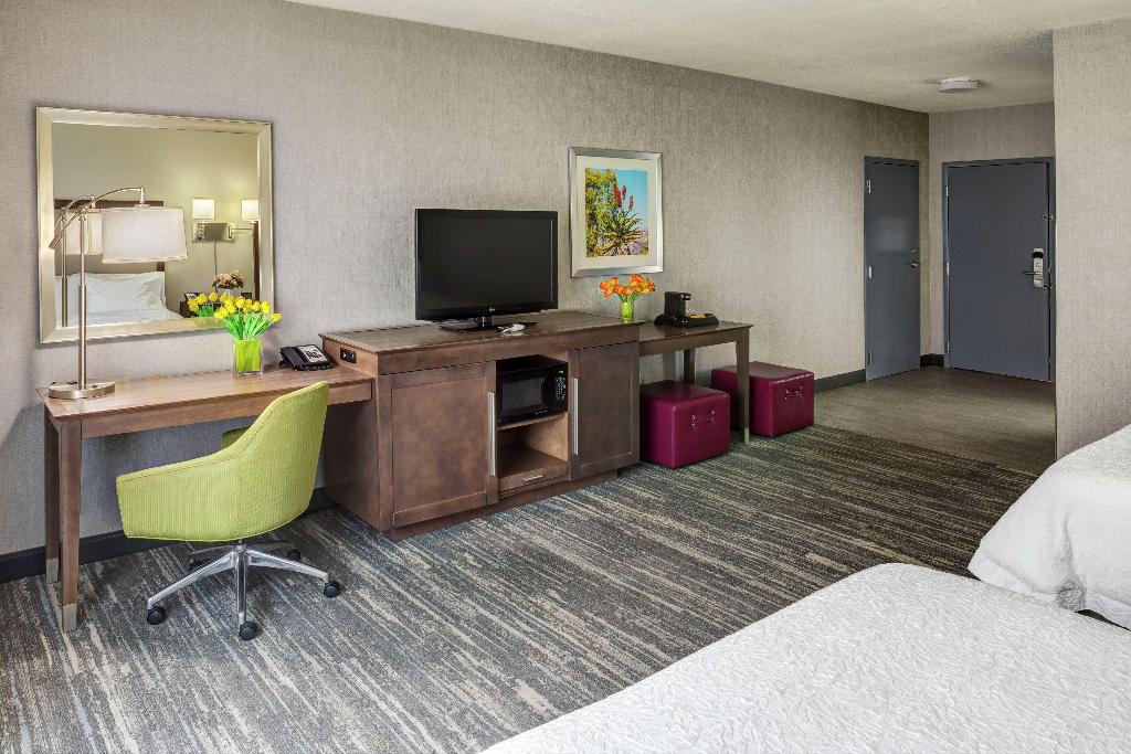 Hampton Inn and Suites Palm Desert