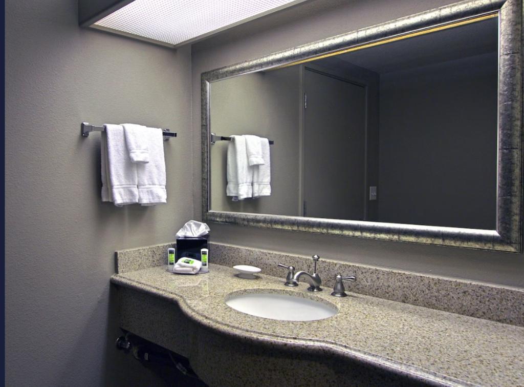 Executive Inn and Suites Oakland