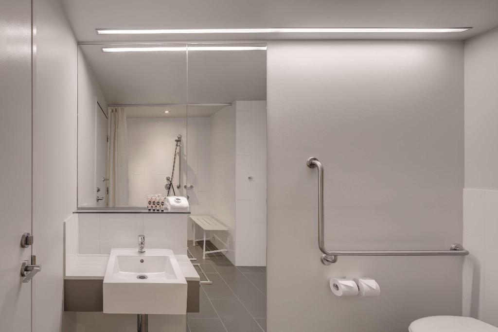 Travelodge Hotel Melbourne Docklands