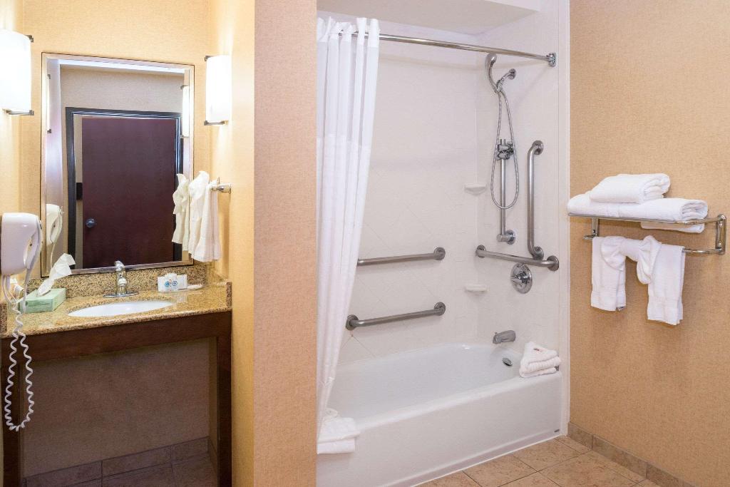 Comfort Suites Ontario Convention Center