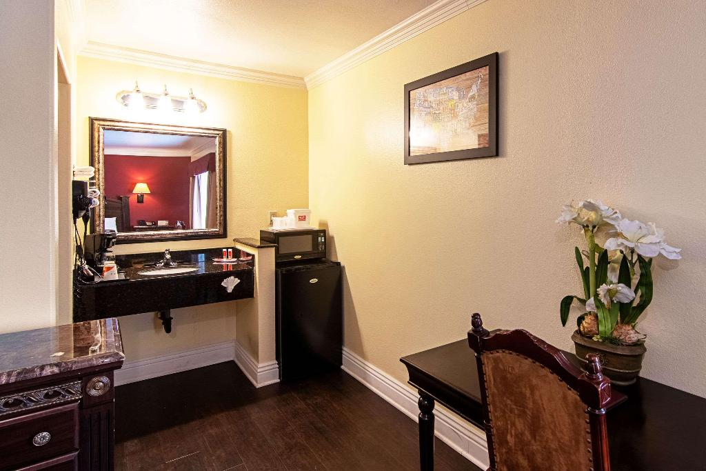 Econo Lodge Long Beach I-405