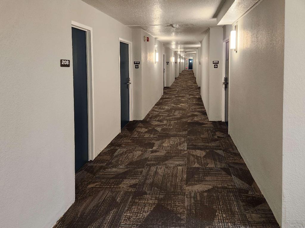 Studio 6 Lincoln, NE - Airport