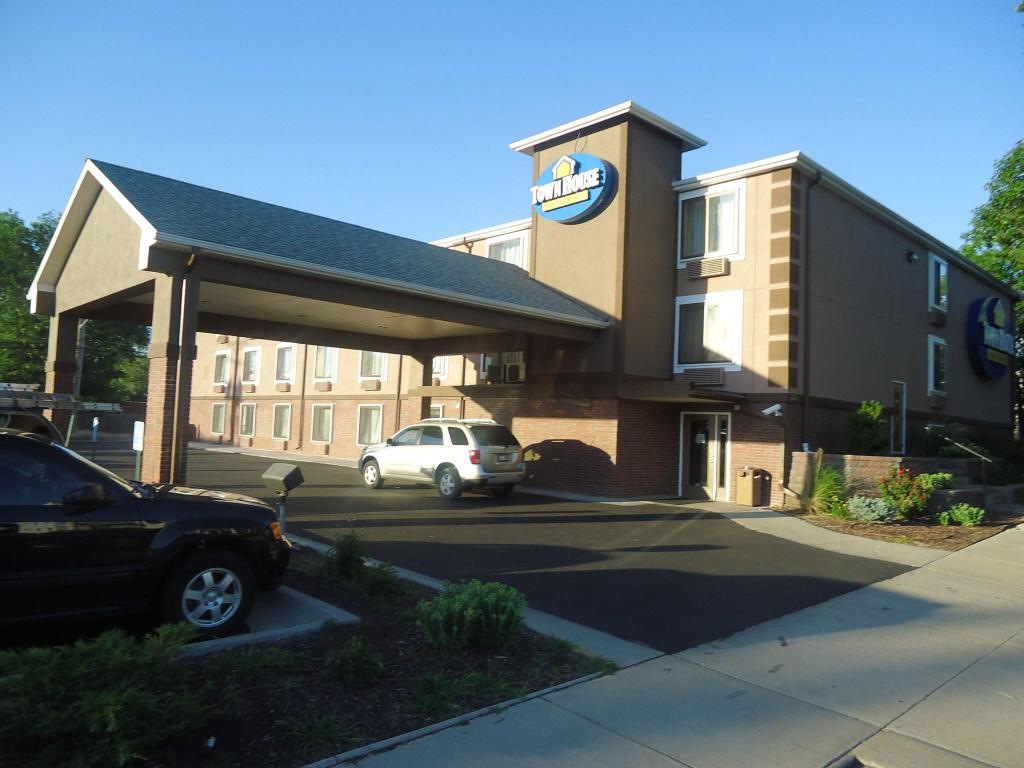 TownHouse Extended Stay Hotel Downtown