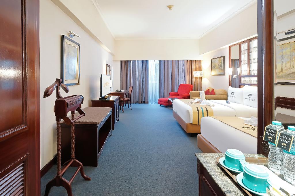 Sunlake Waterfront Resort & Convention