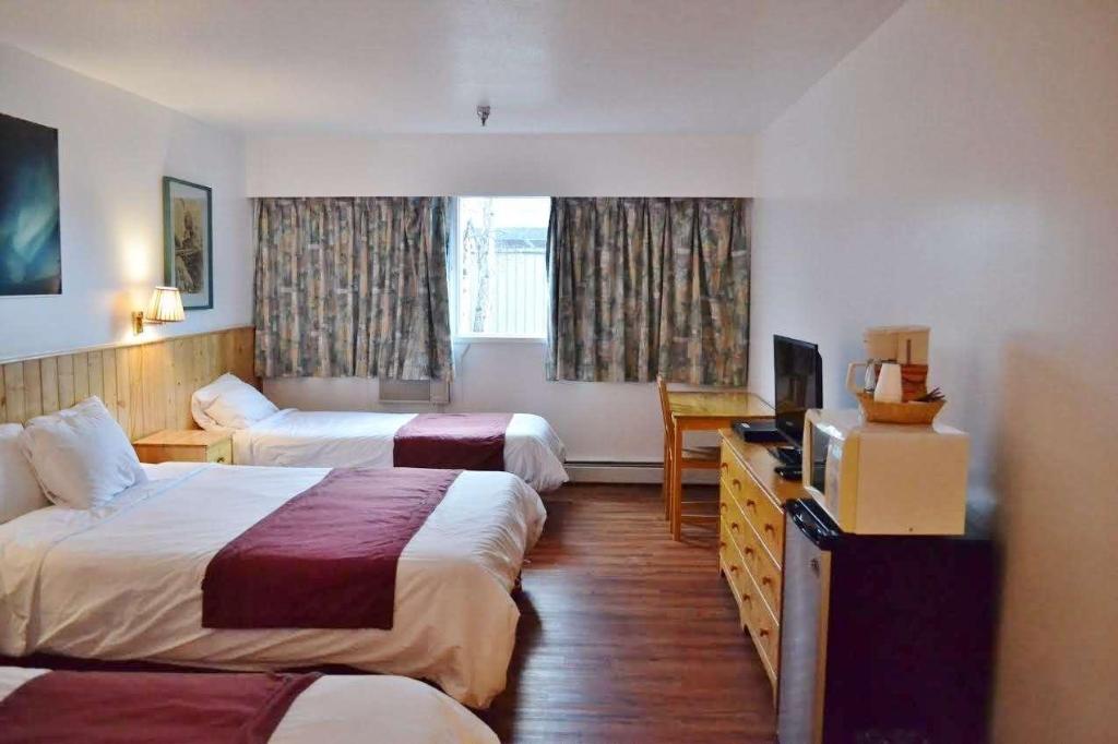 Canadas Best Value Inn River View Hotel