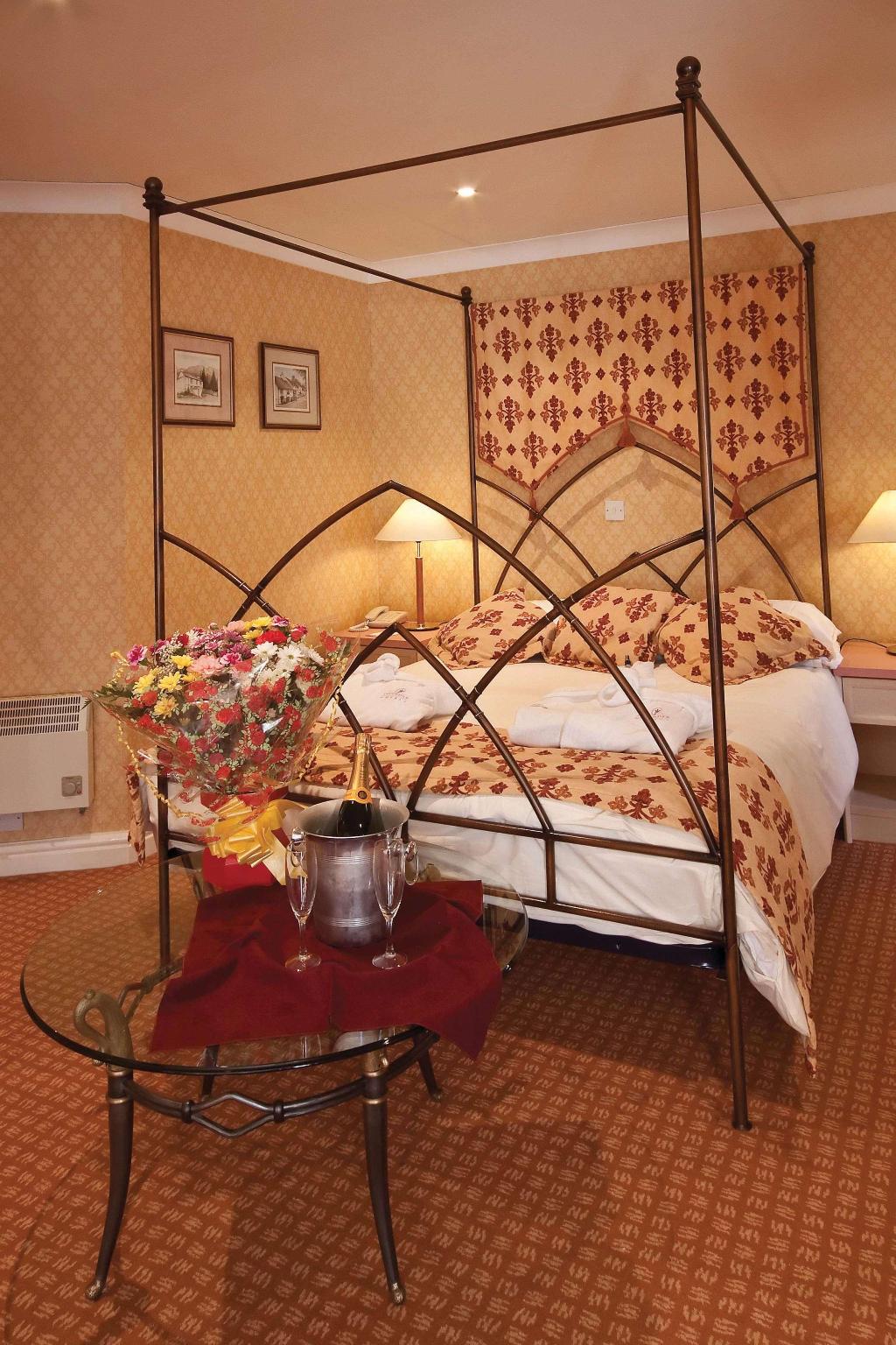 Everglades Park Hotel