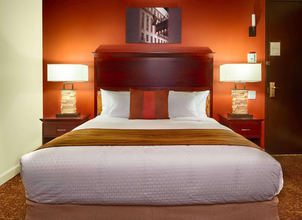 The Emily Morgan San Antonio-DoubleTree by Hilton