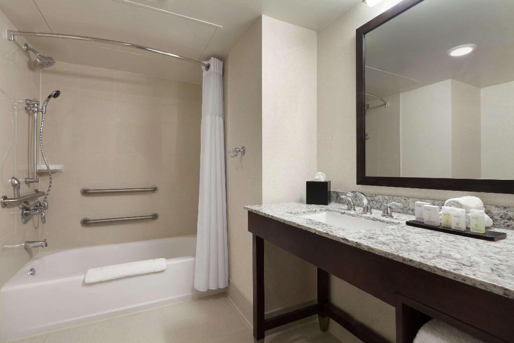 Embassy Suites by Hilton Jacksonville Baymeadows