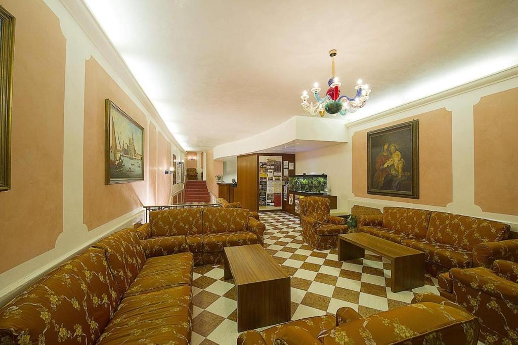 Hotel Nazionale, Italien, Venedig. Großes 1