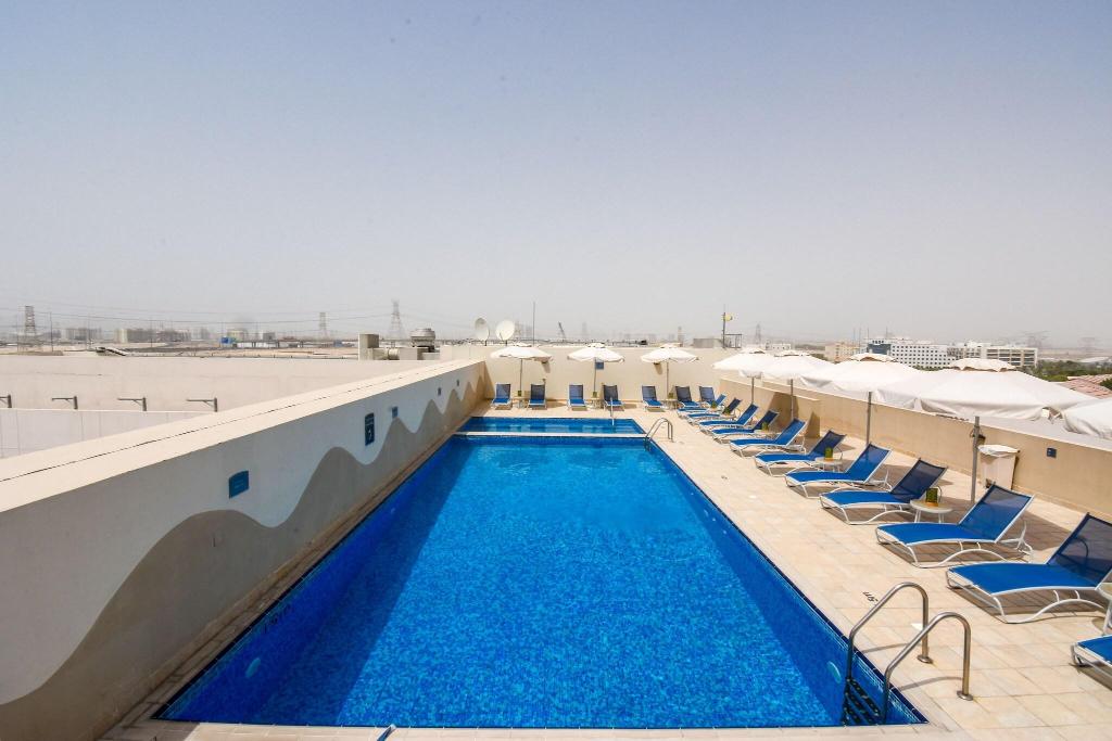 Premier Inn Dubai Investments Park - Pool