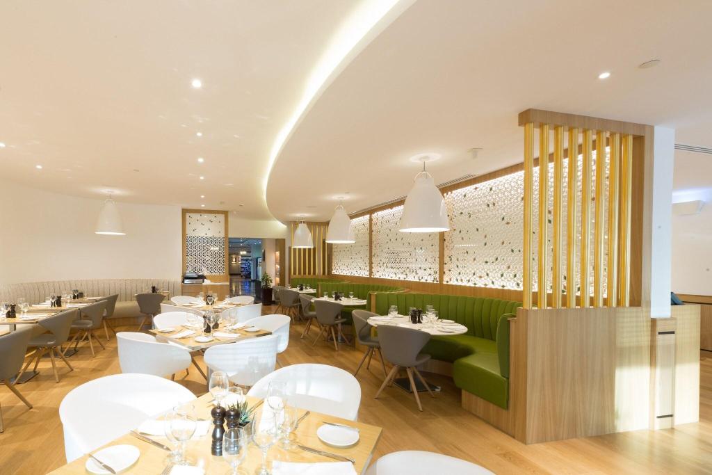 Premier Inn Dubai Investments Park - Restaurant