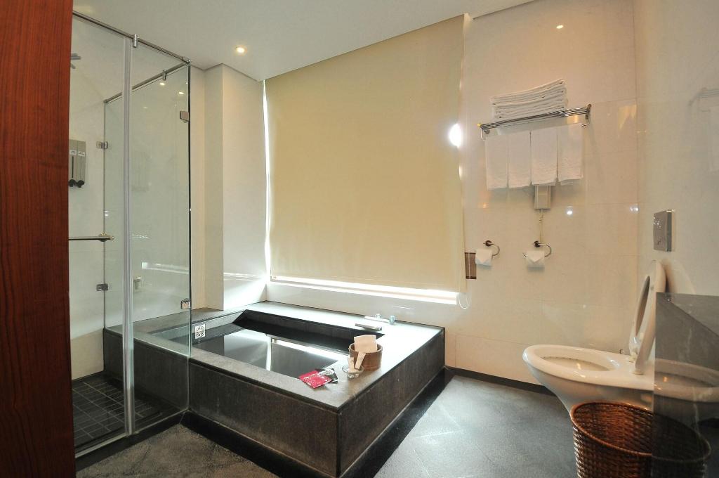 Guan Xiang Century Hot Spring Hotel