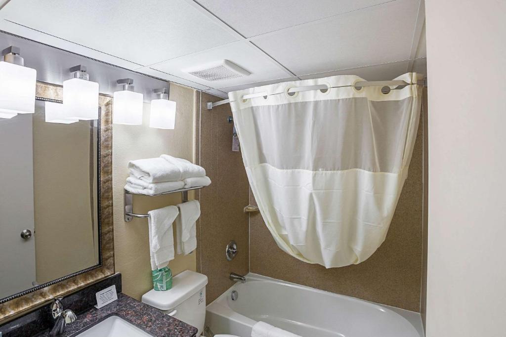 Quality Inn & Suites Cincinnati Downtown Area