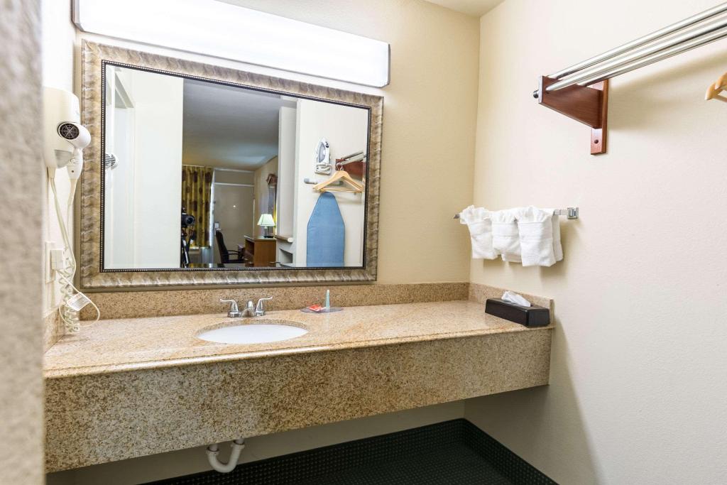 Econo Lodge Baytown