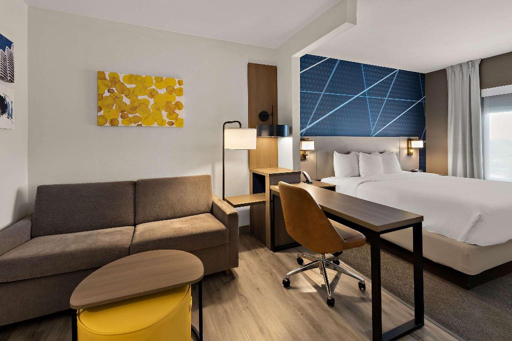 Comfort Suites East Broad at 270