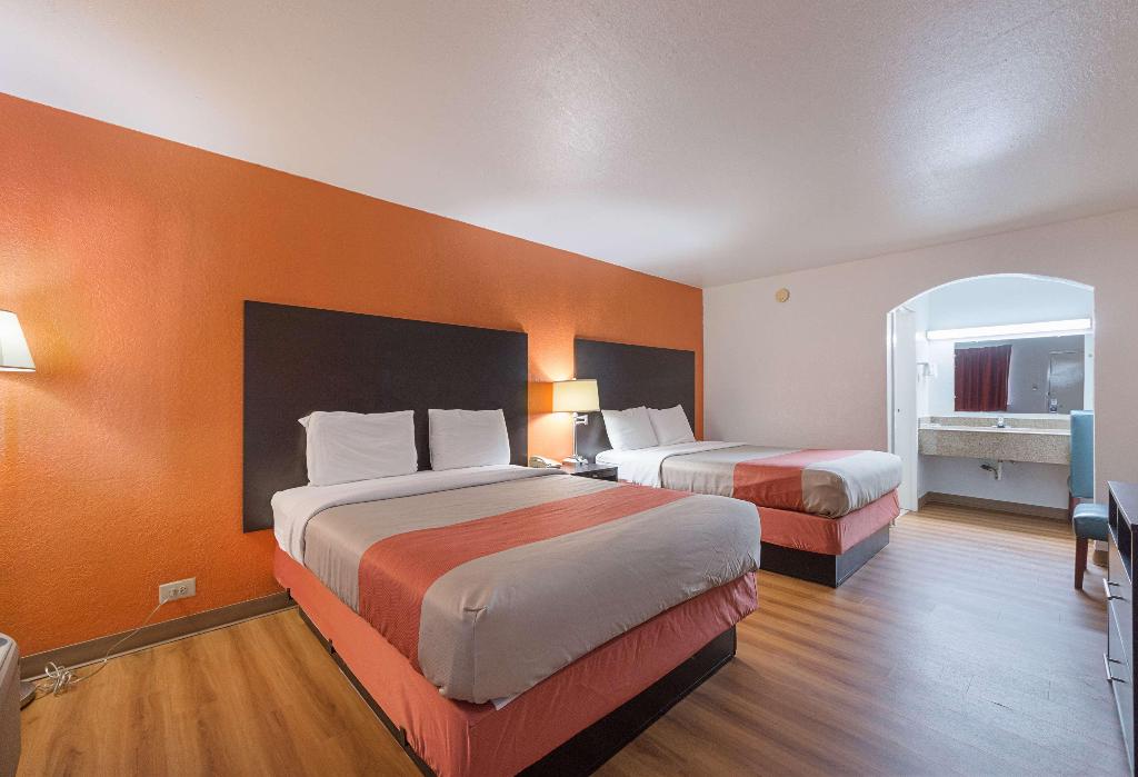 Econo Lodge Central