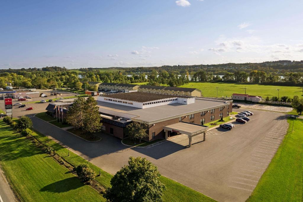 Ramada by Wyndham Fredericton photo 90
