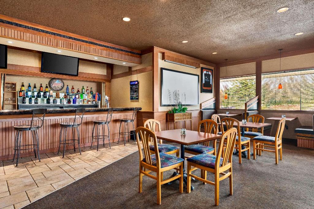 Ramada by Wyndham Fredericton photo 37