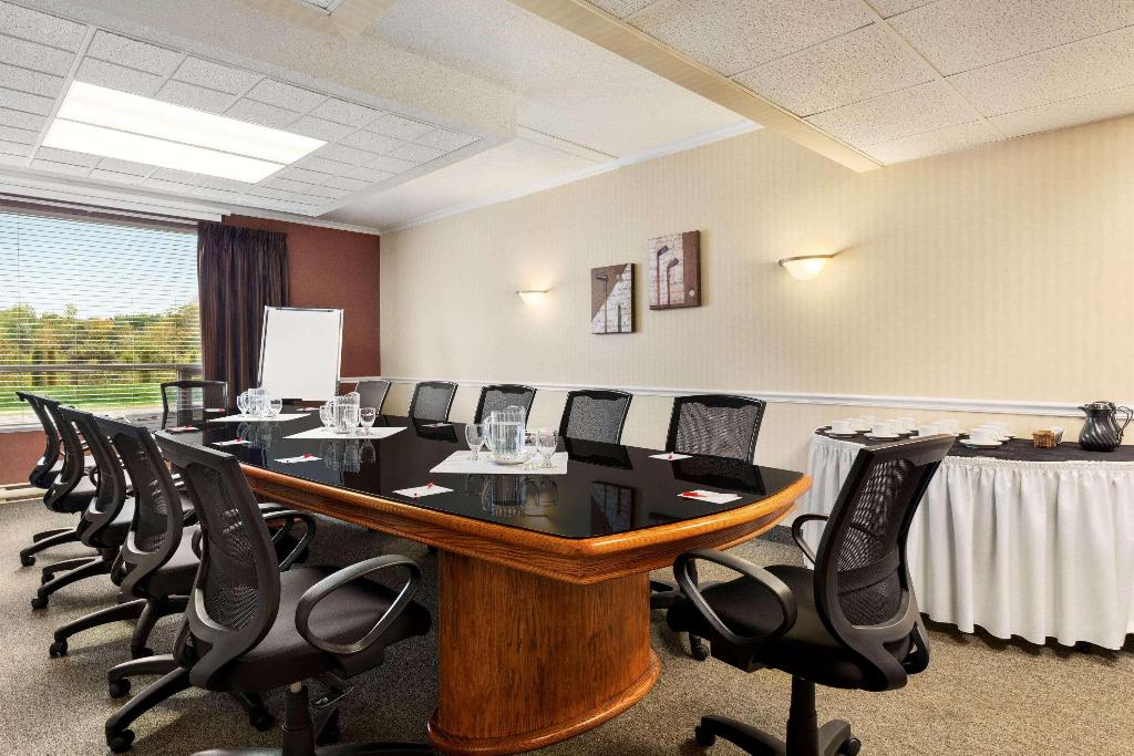 Ramada by Wyndham Fredericton photo 33