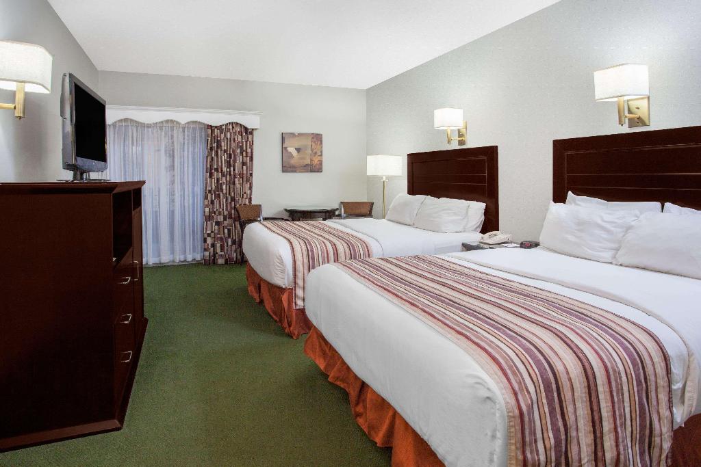 Ramada by Wyndham Fredericton photo 71