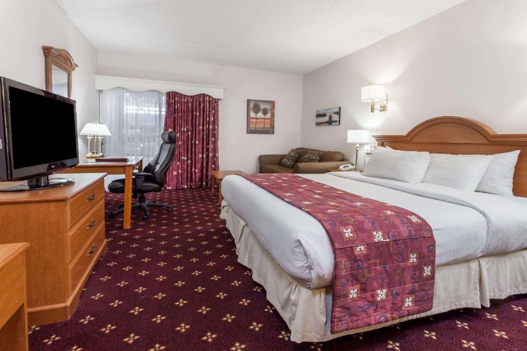 Ramada by Wyndham Fredericton photo 58