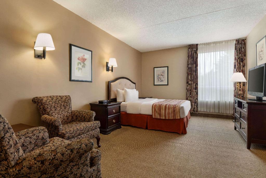 Ramada by Wyndham Fredericton photo 56