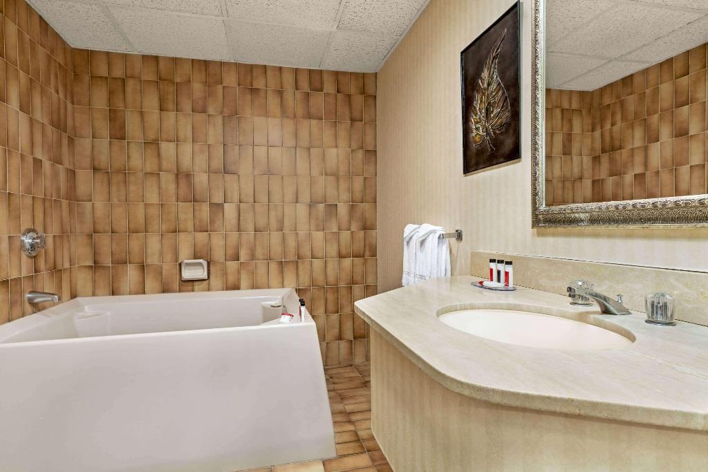 Ramada by Wyndham Fredericton photo 70