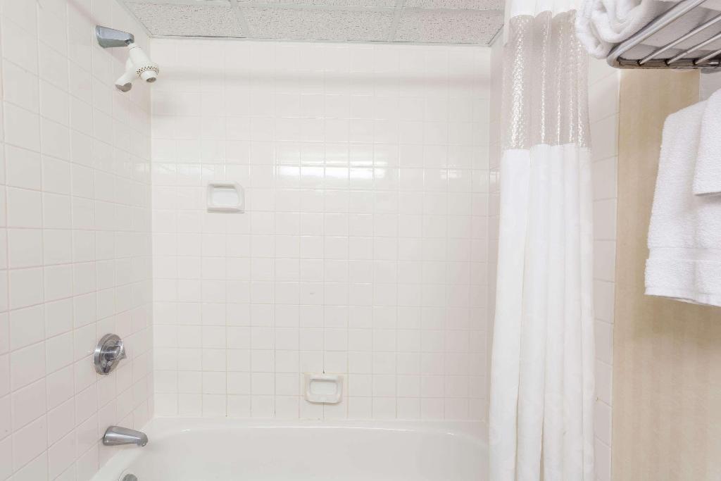 Ramada by Wyndham Fredericton photo 52