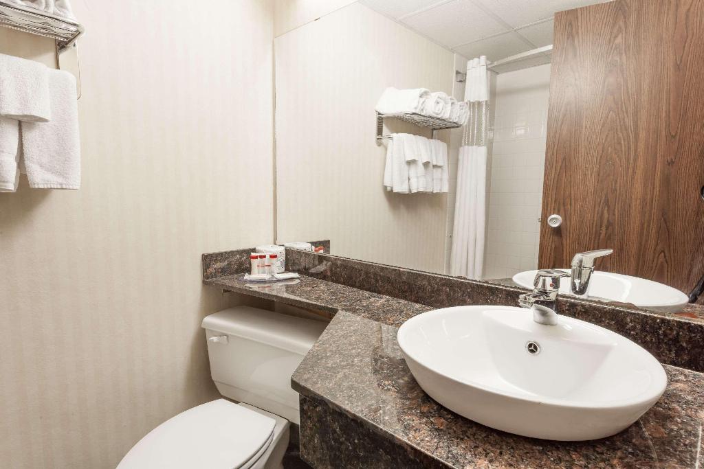 Ramada by Wyndham Fredericton photo 51