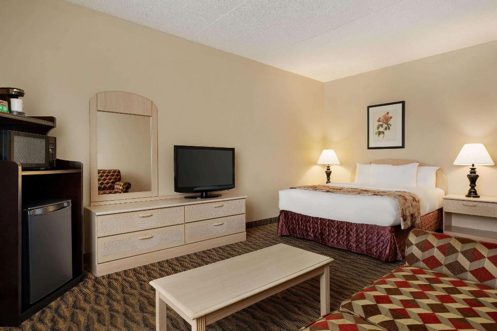 Ramada by Wyndham Fredericton photo 44