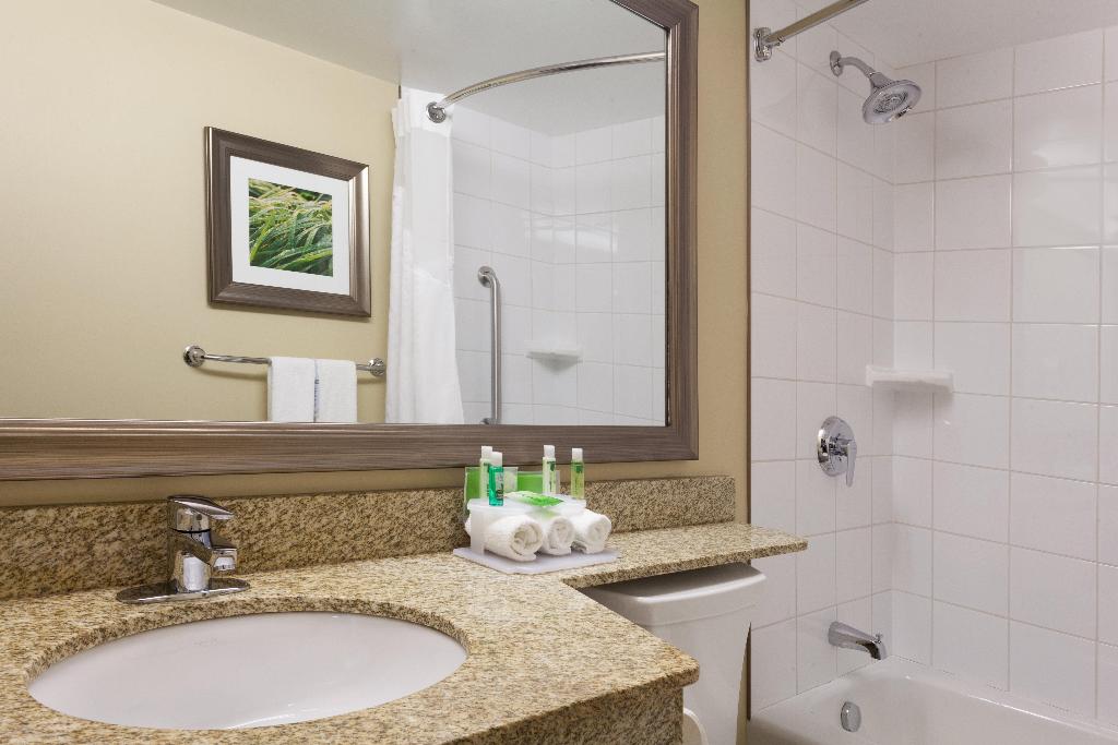 Holiday Inn Express & Suites Fredericton