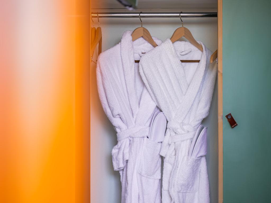 La Cachette, Friendly Hotel