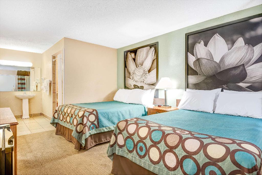 Super 8 by Wyndham Raleigh