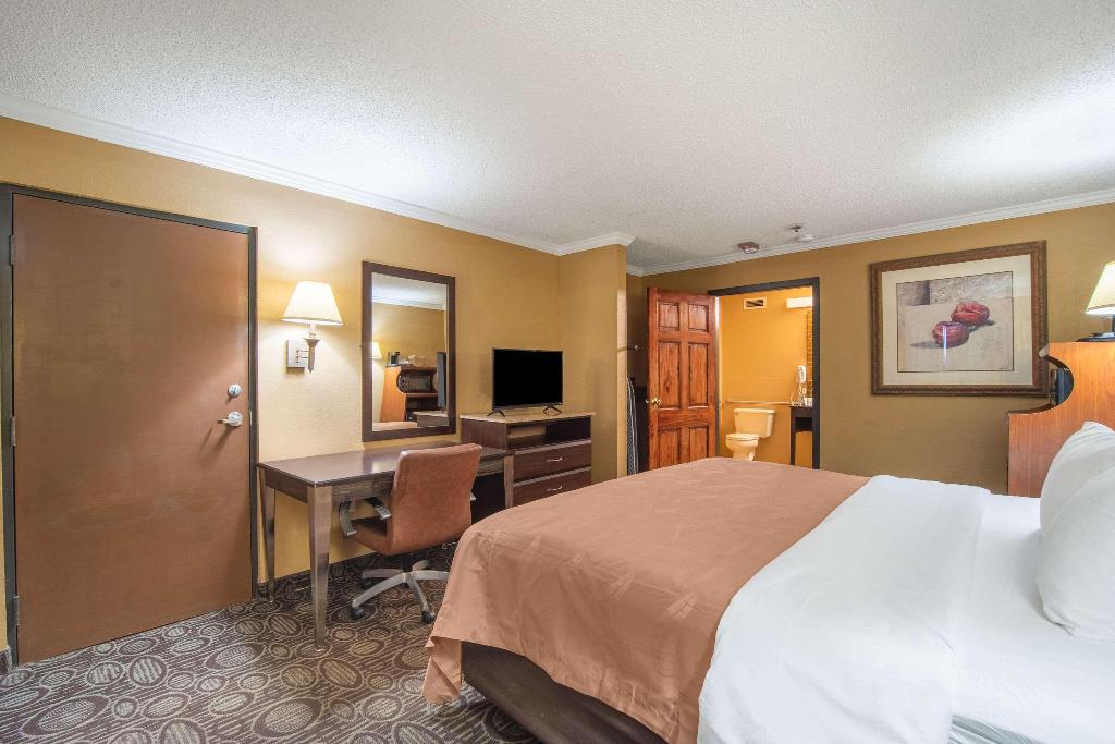 Quality Inn & Suites Ft. Jackson Maingate