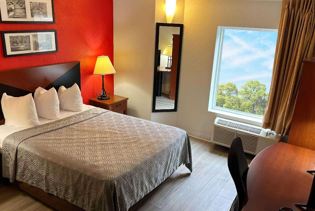 AmericInn by Wyndham Urbana
