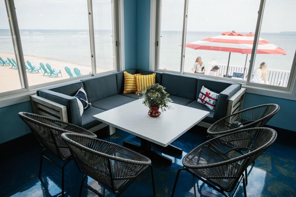 Breakers Resort Lakeside