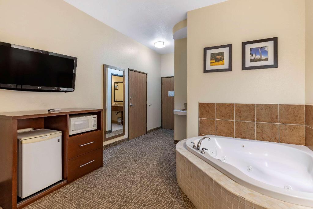 Comfort Inn & Suites Greenville I-70